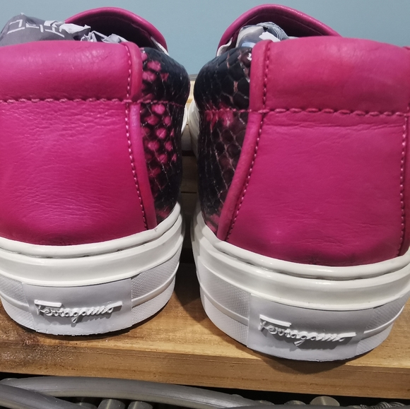 💯% Authentic Ferragamo Shoes in Pink fuchsia - Picture 5 of 16